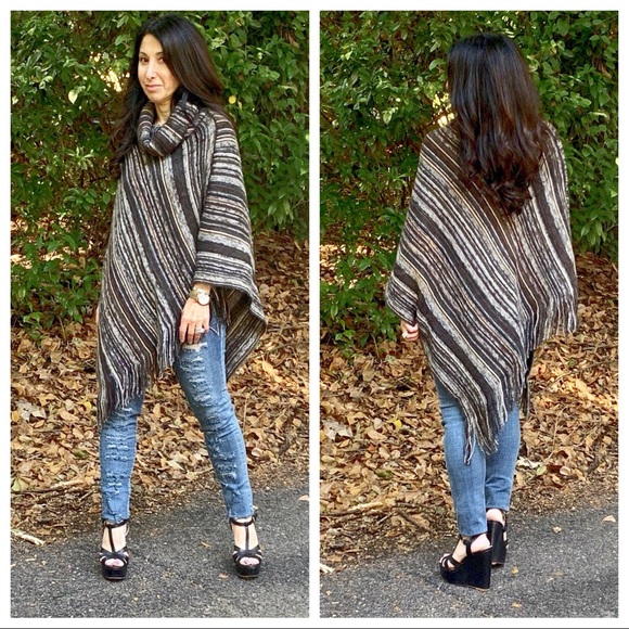 ✨LAST ONE ✨Beautiful multi print poncho - Picture 2 of 8